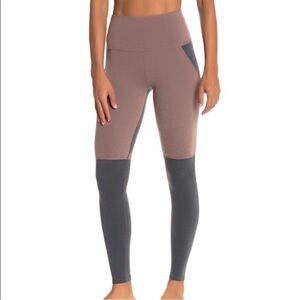 Beyond Yoga Next Colorblock High Waisted Leggings Size Small Activewear